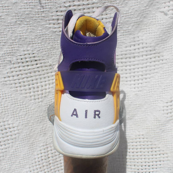 Nike Air Flight Huarache Lakers Size 9.5 705005-101 - Picture 8 of 10